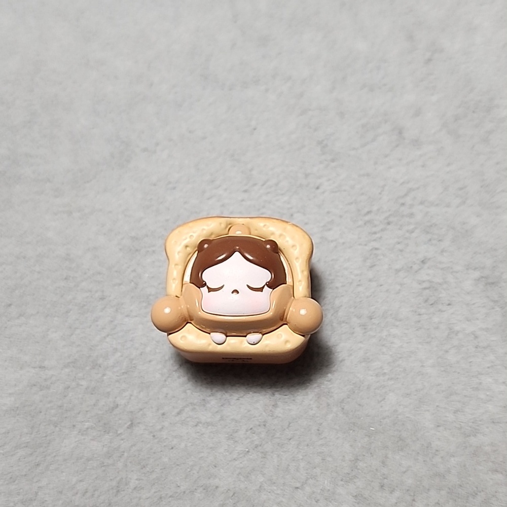 Cute Skullpanda Bread Figure (Pop Mart)